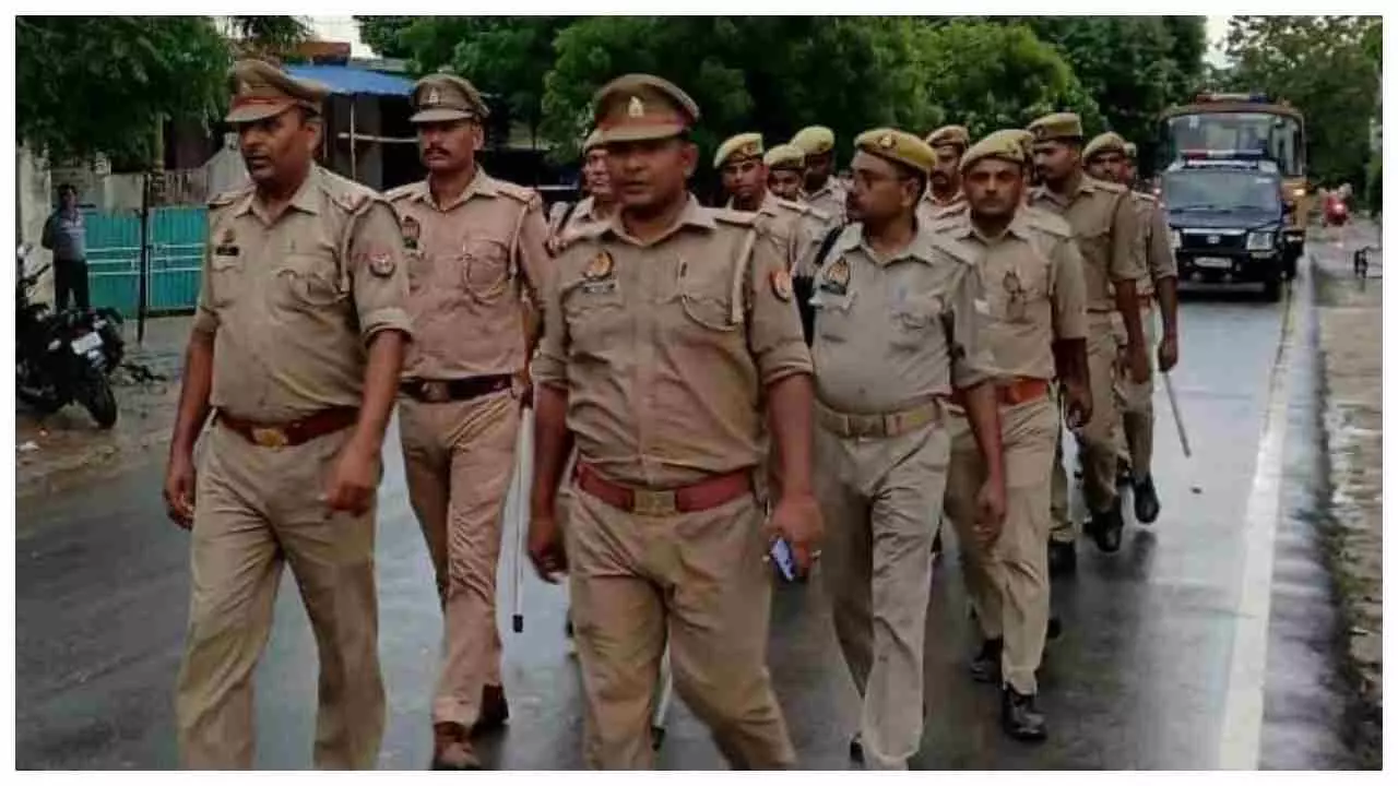 Chandauli News : नौगढ़ में मोहर्रम की तैयारियों को लेकर पुलिस का फ्लैग मार्च, सुरक्षा व्यवस्था का जायजा लिया