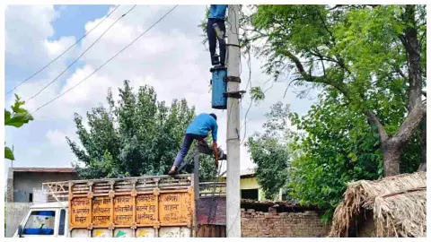 Aligarh News: जिलाधिकारी की त्वरित कार्रवाई से बदला गया फुंका ट्रांसफार्मर, ग्रामीणों में दौड़ी खुशी की लहर