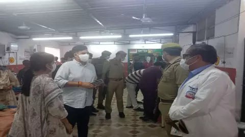 Hardoi News: AC рдХреЗрдмрд┐рди рд╕реЗ рдирд╣реАрдВ, рдЬрдореАрдиреА рд╣рдХреАрдХрдд рд╕реЗ рдХрд╛рдо рдХрд░рддреЗ рд╣реИрдВ DM рдЕрдиреБрдирдп рдЭрд╛; рдореЗрдбрд┐рдХрд▓ рдХреЙрд▓реЗрдЬ рдФрд░ рдирд╛рд▓реЗ рдХрд╛ рдХрд┐рдпрд╛ рдФрдЪрдХ рдирд┐рд░реАрдХреНрд╖рдг Hardoi News: AC рдХреЗрдмрд┐рди рд╕реЗ рдирд╣реАрдВ, рдЬрдореАрдиреА рд╣рдХреАрдХрдд рд╕реЗ рдХрд╛рдо рдХрд░рддреЗ рд╣реИрдВ DM рдЕрдиреБрдирдп рдЭрд╛; рдореЗрдбрд┐рдХрд▓ рдХреЙрд▓реЗрдЬ рдФрд░ рдирд╛рд▓реЗ рдХрд╛ рдХрд┐рдпрд╛ рдФрдЪрдХ рдирд┐рд░реАрдХреНрд╖рдг