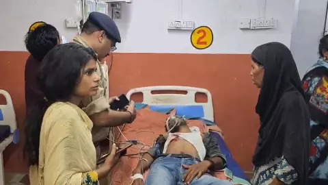 Hardoi News: рджрд┐рди рджрд╣рд╛рдбрд╝реЗ рднреВрд╕рд╛ рд╡реНрдпрд╛рдкрд╛рд░реА рдХреЛ рджрдмрдВрдЧреЛрдВ рдиреЗ рдорд╛рд░реА рдЧреЛрд▓реА, рдШрд╛рдпрд▓ рдЕрд╡рд╕реНрдерд╛ рдореЗрдВ рд▓рдЦрдирдК рд░реЗрдлрд░, рдЬрд╛рдБрдЪ рдореЗрдВ рдЬреБрдЯреА рдкреБрд▓рд┐рд╕ Hardoi News: рджрд┐рди рджрд╣рд╛рдбрд╝реЗ рднреВрд╕рд╛ рд╡реНрдпрд╛рдкрд╛рд░реА рдХреЛ рджрдмрдВрдЧреЛрдВ рдиреЗ рдорд╛рд░реА рдЧреЛрд▓реА, рдШрд╛рдпрд▓ рдЕрд╡рд╕реНрдерд╛ рдореЗрдВ рд▓рдЦрдирдК рд░реЗрдлрд░, рдЬрд╛рдБрдЪ рдореЗрдВ рдЬреБрдЯреА рдкреБрд▓рд┐рд╕