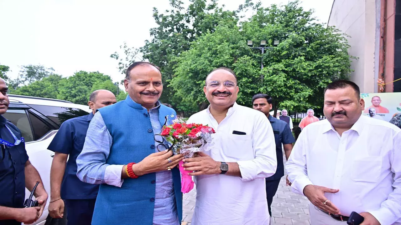 Lucknow News: आम महोत्सव के दूसरे दिन अवध शिल्पग्राम में पहुंचे डिप्टी सीएम ब्रजेश पाठक, उत्कृष्ट किसानों को किया सम्मानित