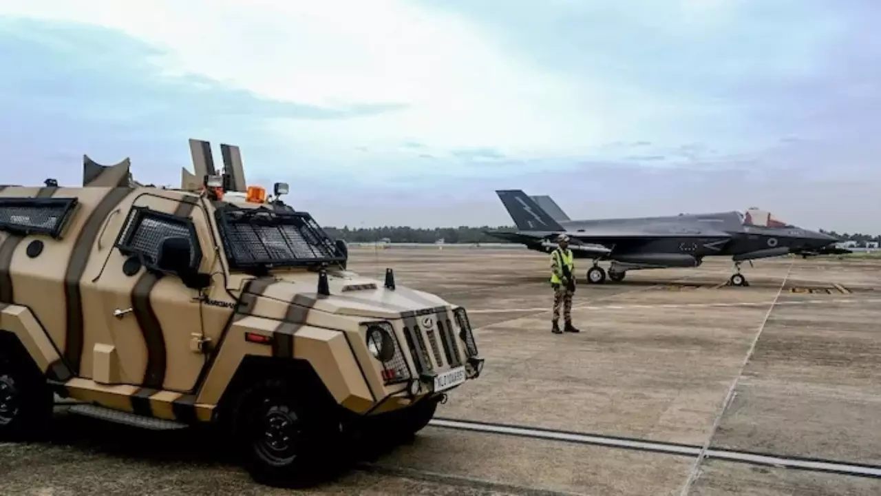 ब्रिटेन के खराब स्टेल्थ F-35B को जा सकता है शिफ्ट, भारत के रडार में पकड़े जाने के बाद रॉयल नेवी छुपा रही अपना असफलता