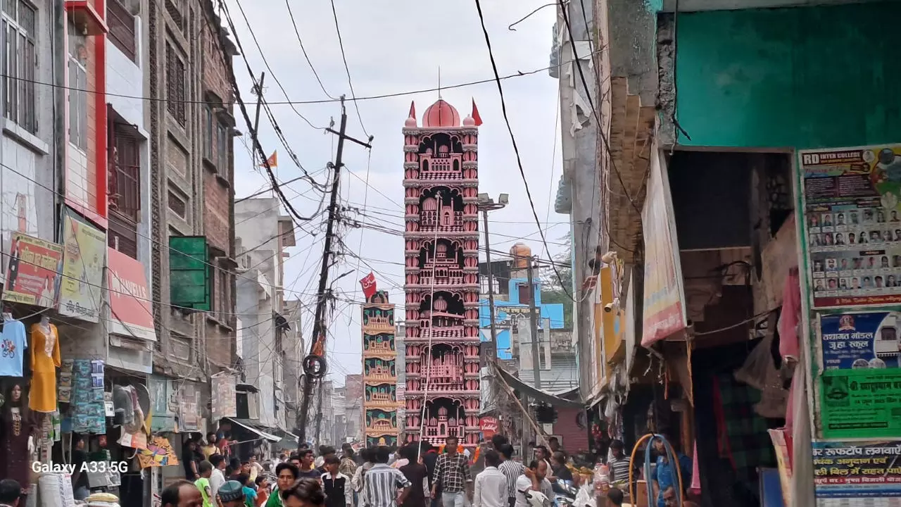 Etah News: 72 शहीदों की याद में निकाला अलम का जुलूस, श्रद्धा और सुरक्षा का समन्वय दिखाई दिया