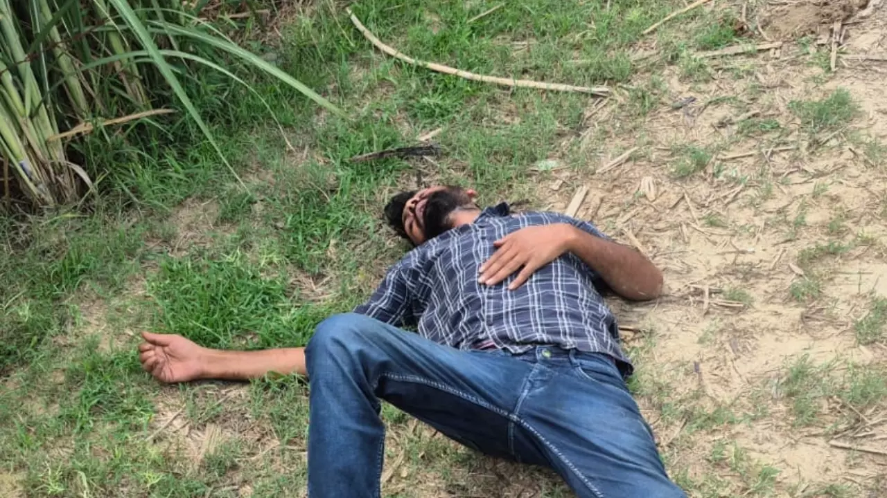 Meerut News: पुलिस मुठभेड़ में हत्या के प्रयास का वांछित शातिर अपराधी गोली लगने से घायल, अवैध तमंचा व कारतूस के साथ गिरफ्तार