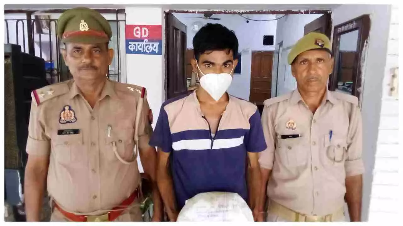 Hapur News: एक किलो एक सौ दस ग्राम गांजे के साथ तस्कर गिरफ्तार, धौलाना पुलिस की बड़ी कार्रवाई