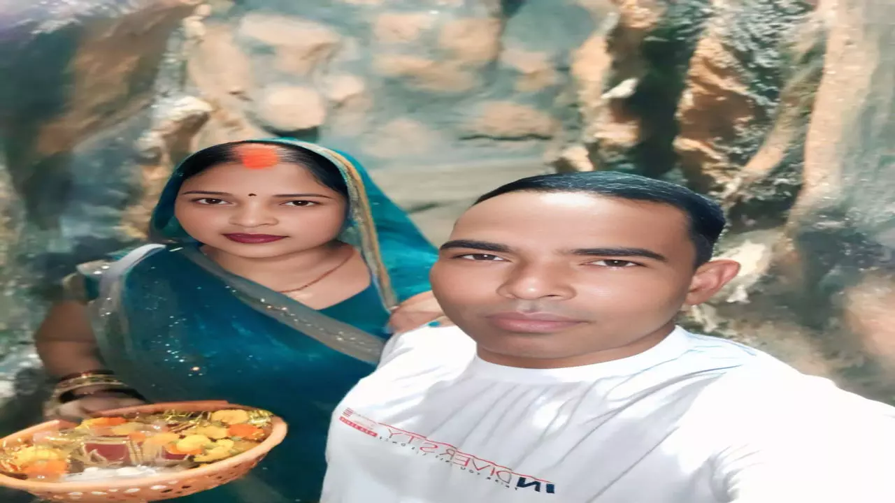 Sonbhadra News: सोनभद्र: चार बच्चों की मां शादीशुदा अधेड़ संग फरार, बैठी दो राज्यों के सैकड़ों लोगों की पंचायत