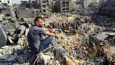 Gaza में फिर बरसी तबाही! शांति की आड़ में कत्लेआम, इजराइली बमबारी में बच्चों के उड़े चीथड़े, गाज़ा में एक ही रात में बिछ गई 33 लाशें Gaza में फिर बरसी तबाही! शांति की आड़ में कत्लेआम, इजराइली बमबारी में बच्चों के उड़े चीथड़े, गाज़ा में एक ही रात में बिछ गई 33 लाशें
