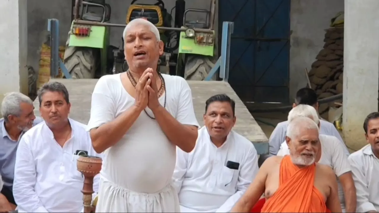 Baghpat News: अखिलेश यादव की तस्वीर पर बागपत में ब्राह्मण समाज बुद्धि-शुद्धि के लिए चढ़ाएगा गंगाजल