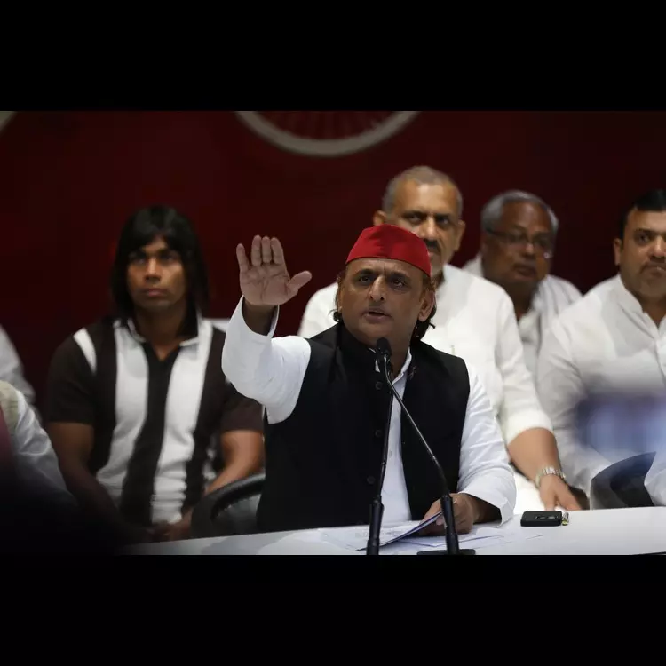 Lucknow news:नदियों की सफाई पर बजट-बजट खेल रही योगी सरकार - अखिलेश