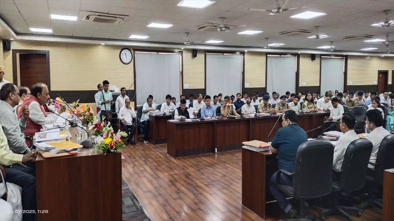 Direct instructions in meetings, numbers of peoples representatives must be in mobile phones of officials