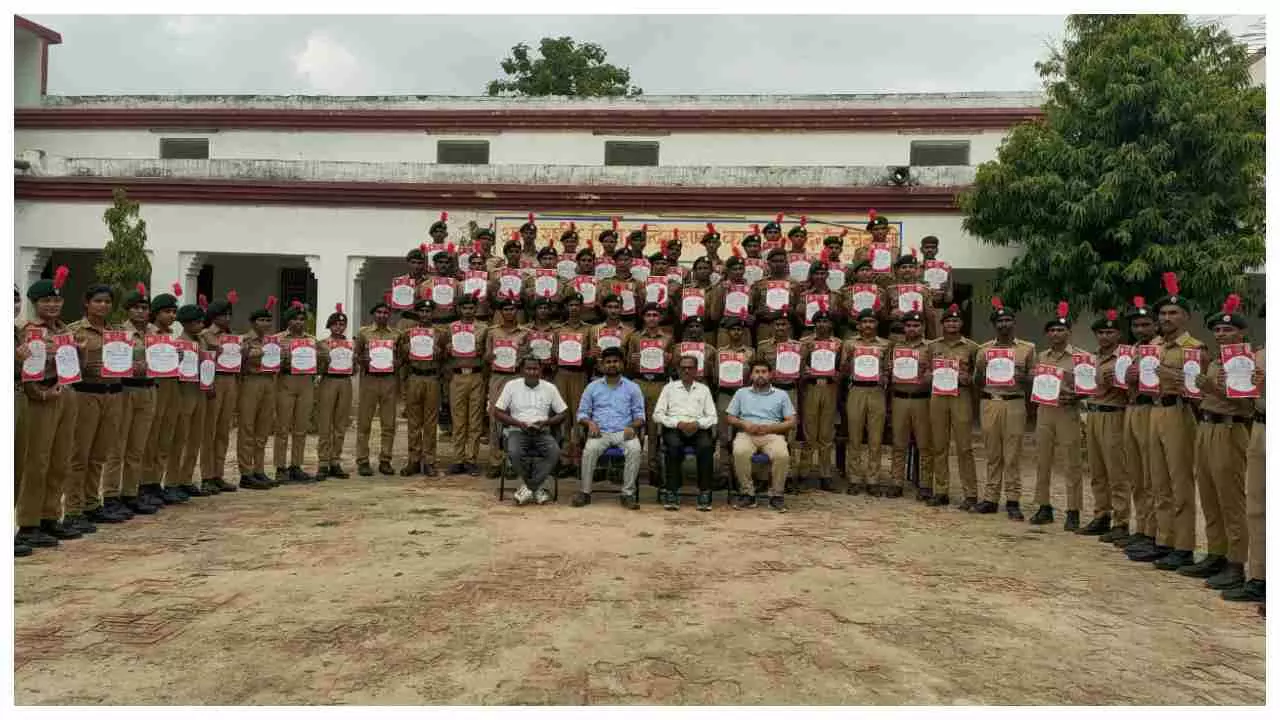 Chandauli News: बुलंद हौसलों की उड़ान—शहीदगांव के एनसीसी कैडेटों ने हासिल किया बी प्रमाण पत्र