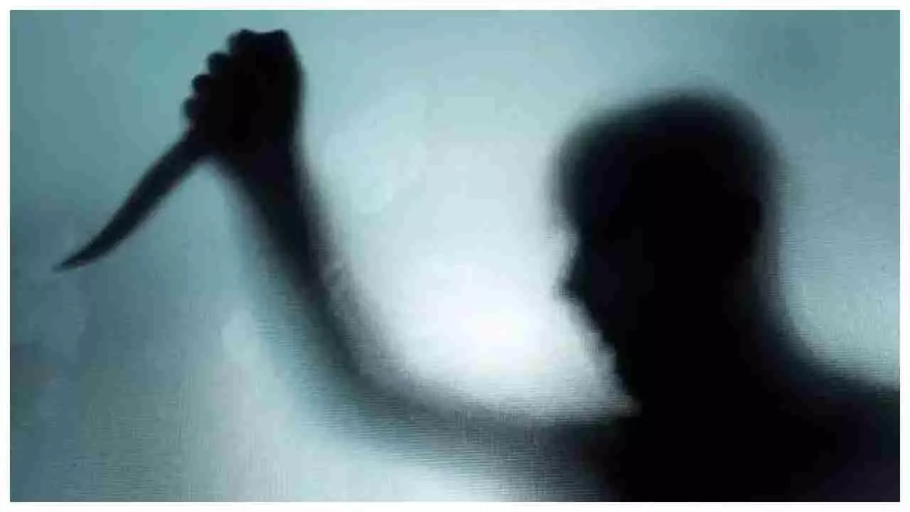 Azamgarh News: आजमगढ़ में सनसनीखेज वारदात: नशेड़ी पति ने पत्नी की चाकू मारकर की निर्मम हत्या, आरोपी हिरासत में
