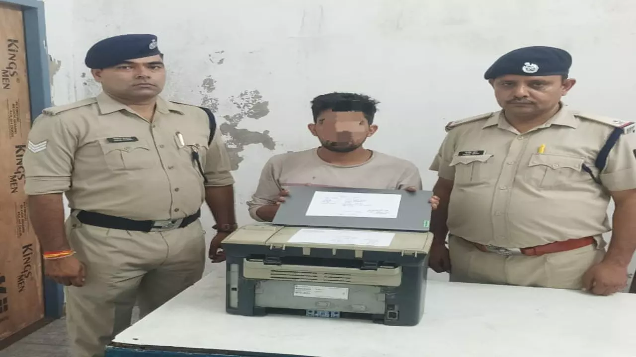 Hapur News: गुलावठी मसूरी रोड पर रेलवे ई-टिकटों की अवैध बिक्री का भंडाफोड़, एक आरोपी गिरफ्तार