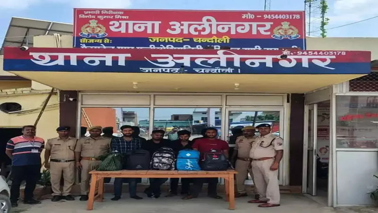 Chandauli News: पुलिस और RPF की संयुक्त कार्रवाई: 34.84 लीटर अवैध शराब बरामद, बिहार के चार तस्कर गिरफ्तार