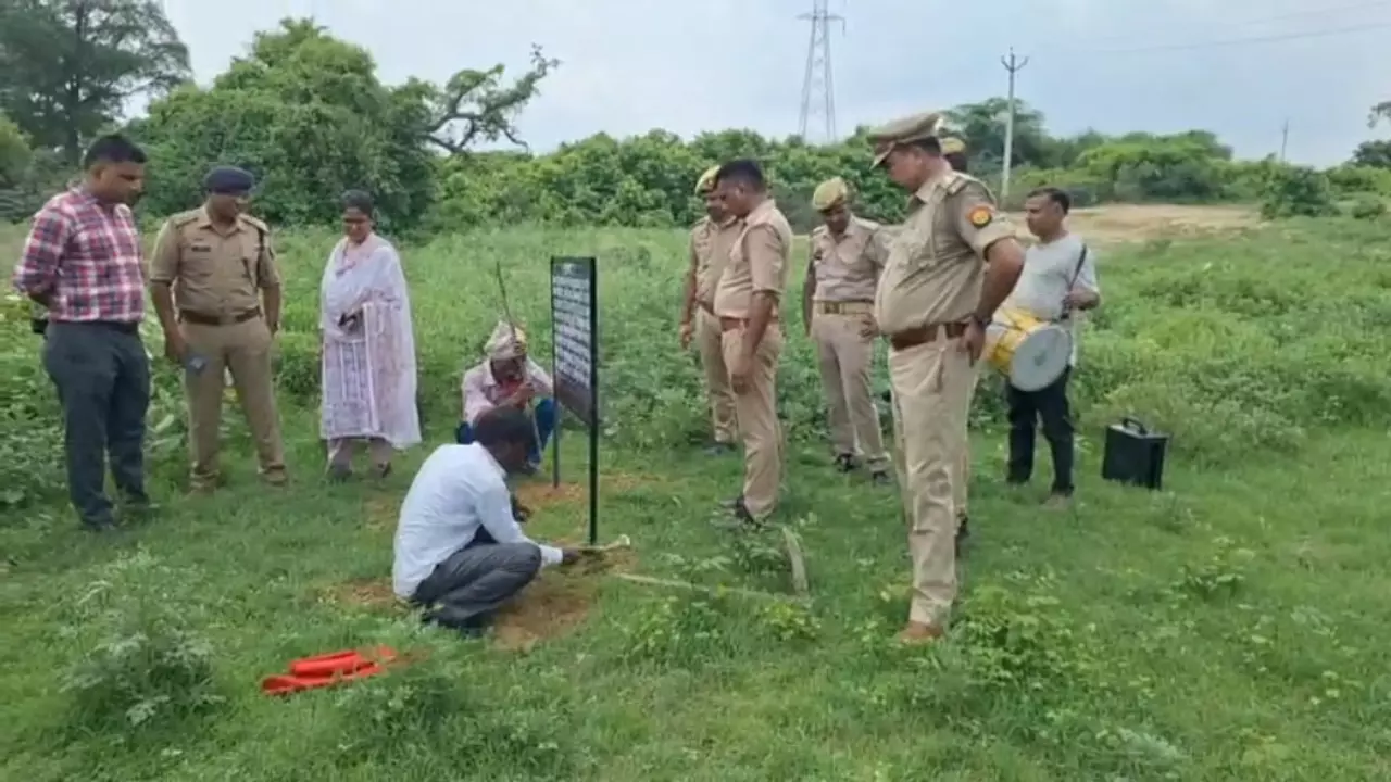 Kannauj News: नवाब सिंह यादव की 2.38 करोड़ की संपत्ति कुर्क, लगातार दूसरे दिन चली प्रशासन की कार्रवाई