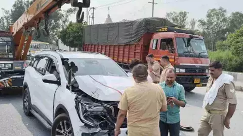 Hapur News: हापुड़ में राज्य शिक्षा मंत्री गुलाबो देवी के काफिले का हुआ सड़क हादसा, बाल-बाल बचीं मंत्री Hapur News: हापुड़ में राज्य शिक्षा मंत्री गुलाबो देवी के काफिले का हुआ सड़क हादसा, बाल-बाल बचीं मंत्री