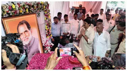 Lucknow News: पूर्व प्रधानमंत्री चंद्रशेखर की पुण्यतिथि पर लखनऊ में श्रद्धांजलि समारोह का हुआ आयोजन, राजा भैया समेत कई दल के नेता रहे मौजूद