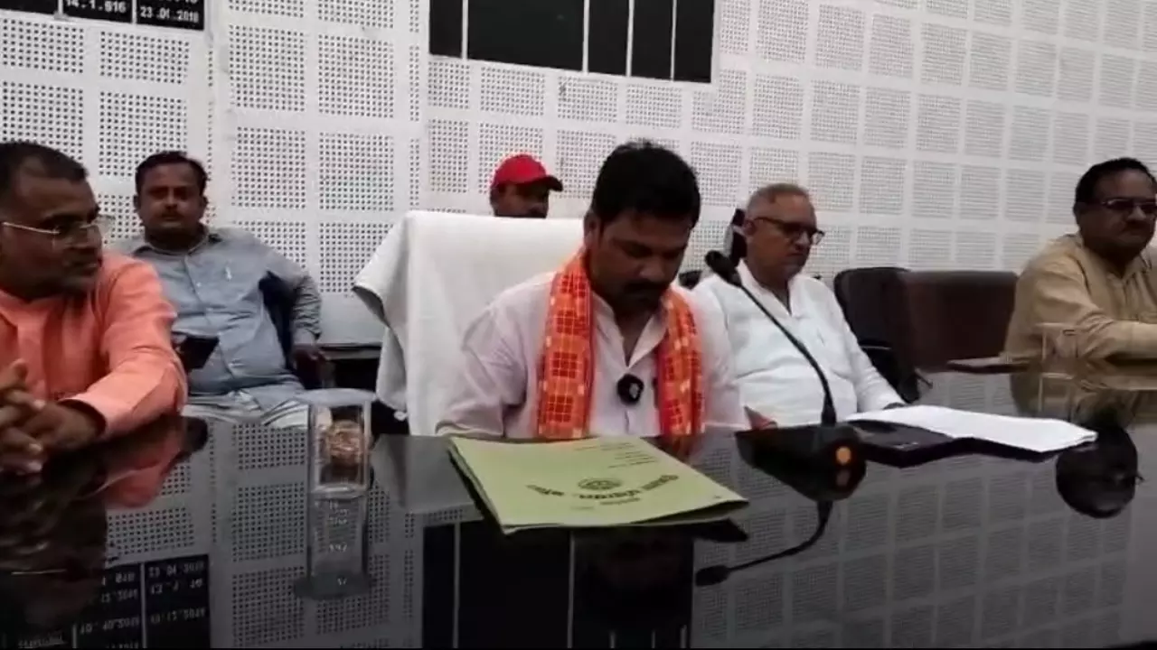Banda News: विधायक प्रकाश द्विवेदी के विरुद्ध रणभेदी में कूदे जिला पंचायत अध्यक्ष, अरबों रुपए की हेरा-फेरी के लगाए आरोप