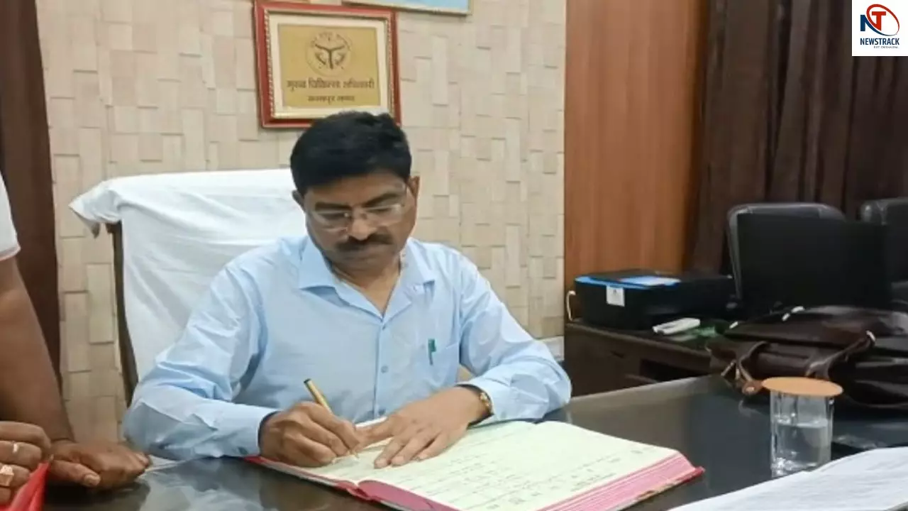 Kanpur DM-CMO Dispute Case