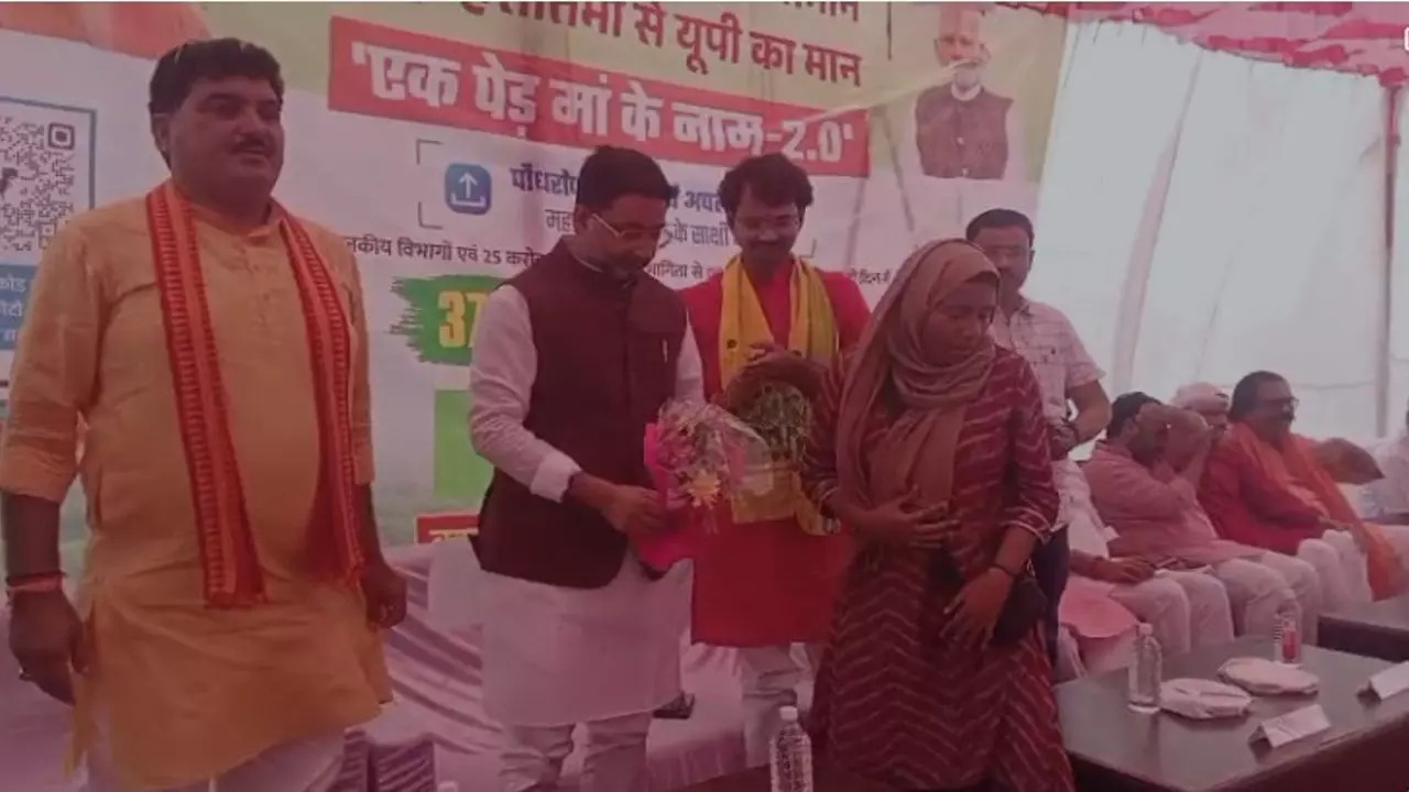 Basti News: एक पेड़ मां के नाम अभियान: बस्ती में 40 लाख पौधों का रोपण