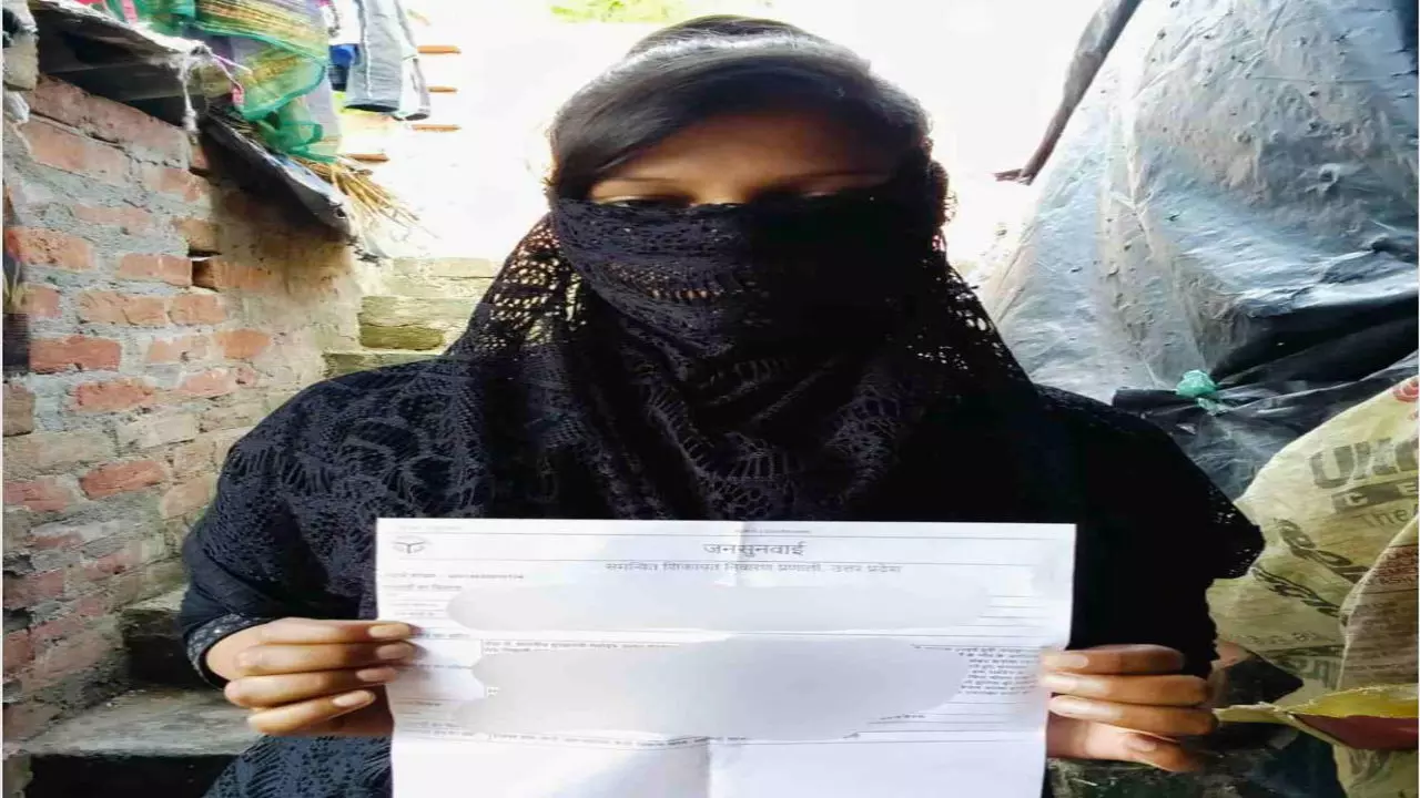Chandauli News: युवक के झांसे में आकर युवती न घर की रही, न घाट की, शादी से मुकरने के बाद न्याय की लगा रही गुहार