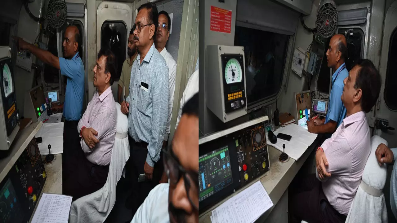 Chandauli News: ट्रेनों के परिचालन की सुरक्षा के परख के लिए महाप्रबंधक बने पायलट