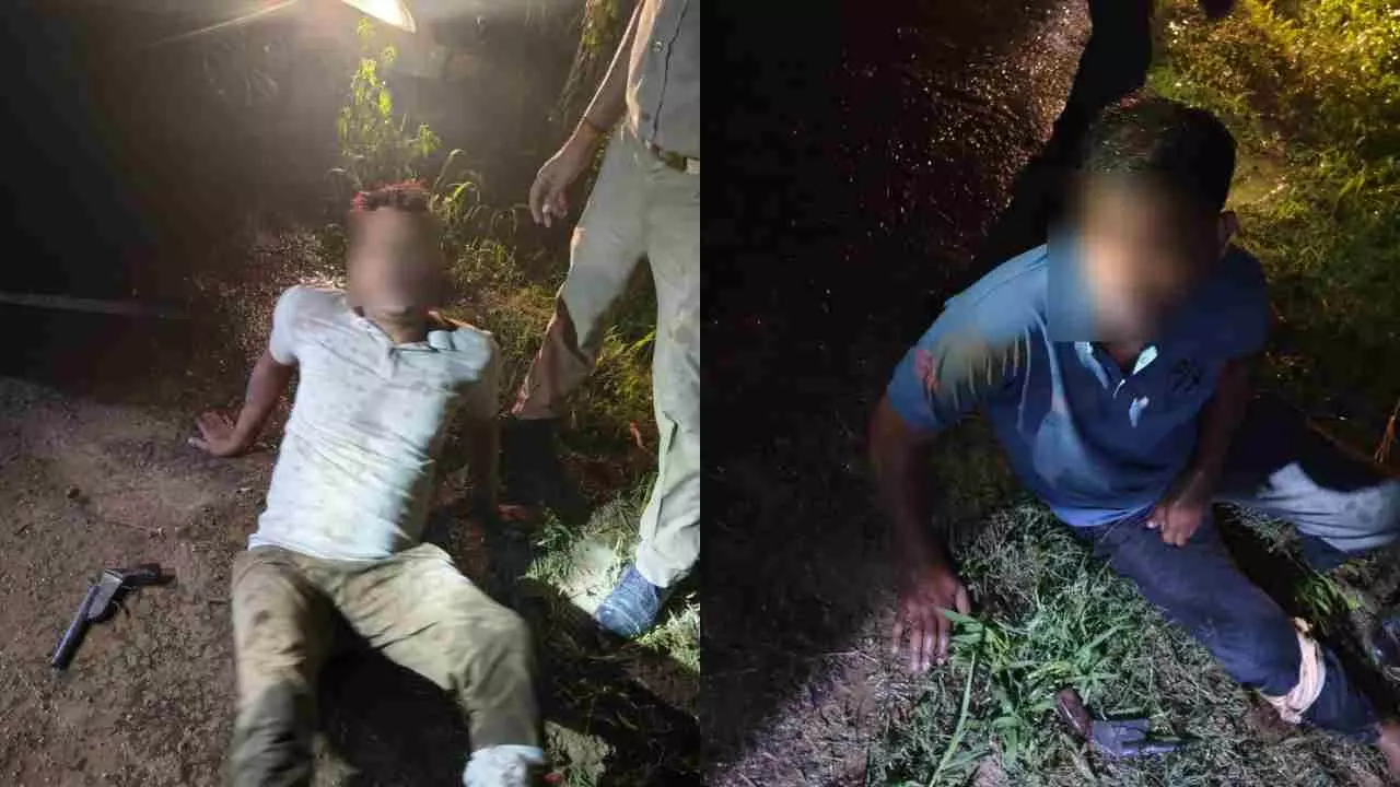 Hapur News: हापुड़ में पुलिस और गौकश बदमाशों के बीच मुठभेड़, दो शातिर अपराधी घायल होकर गिरफ्तार,स्विफ्ट कार, अवैध असलहे और गौकशी का सामान बरामद