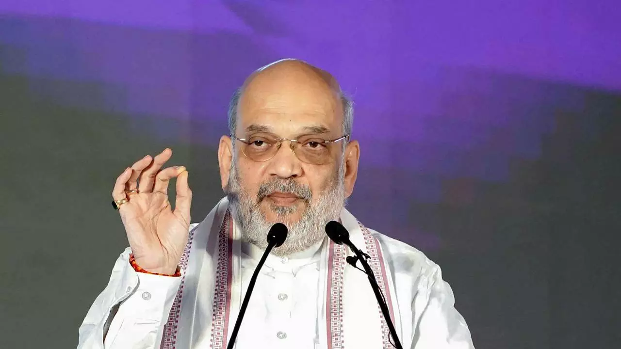 Amit Shah in Ranchi: रांची में हुआ सियासी धमाका! हेमंत सोरेन ने किया अमित शाह का सम्मान, ममता की मंत्री भी रही मौजूद