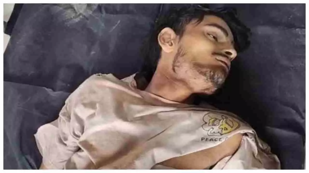 Etah News: एटा-कासगंज रोड पर युवक का शव संदिग्ध हालात में मिला, हत्या या हादसा? जांच में जुटी पुलिस