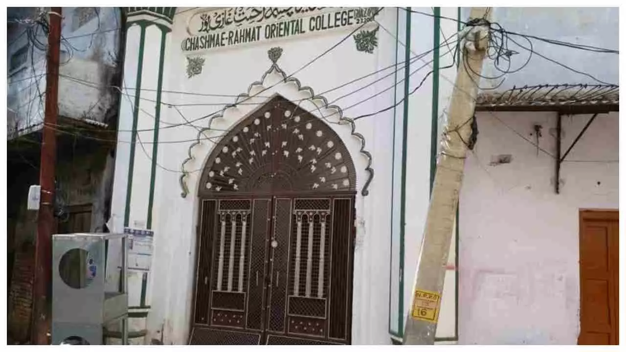 Ghazipur News: बिना मान्यता के संचालित हो रहा मदरसा! चश्मे रहमत ओरिएंटल कॉलेज मदरसा नहीं, एक सोसाइटी — शिकायतकर्ता का आरोप