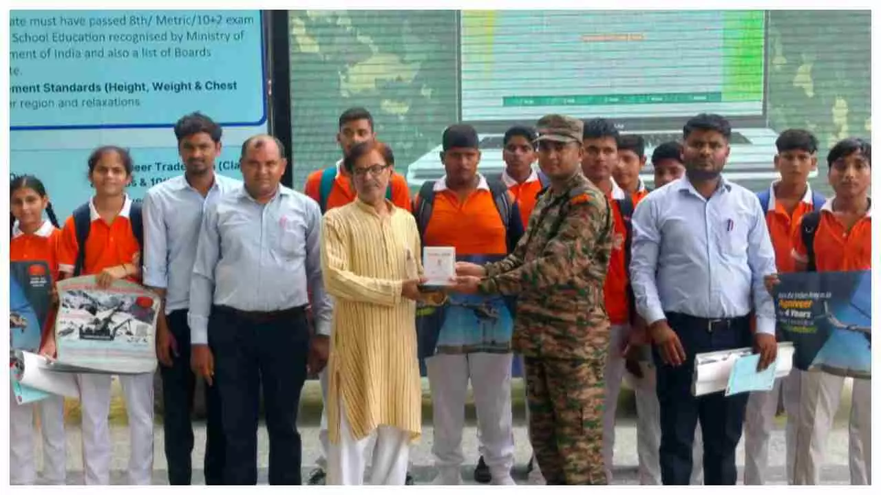 Meerut News: सेना भर्ती अब गांव-गांव पहुंचेगी कारवां टॉकीज़ के ज़रिए, युवाओं में दिखा जोश और जुनून