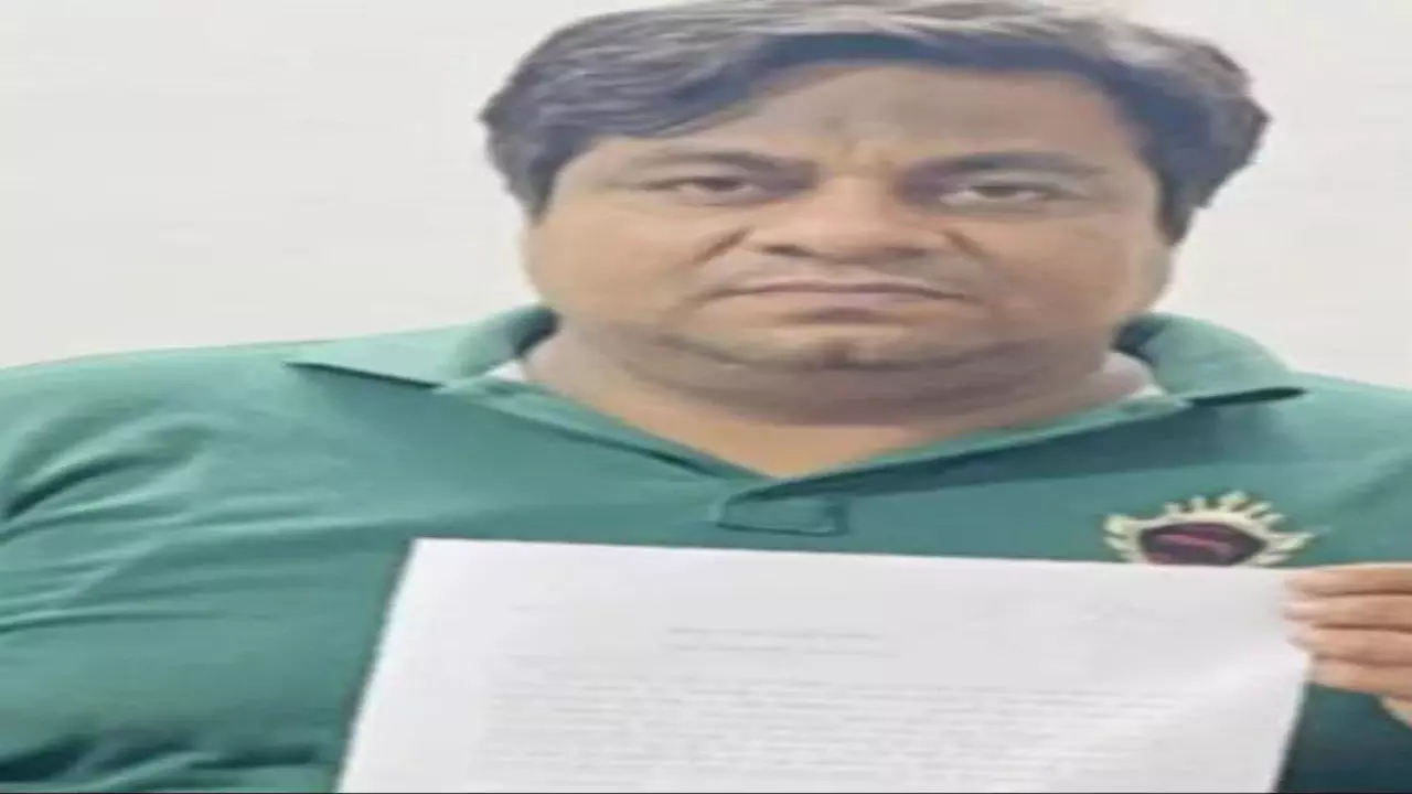 Hapur News: पीड़ित किसान को जान से मारने की धमकी,  मुख्यमंत्री से लगाई न्याय की गुहार