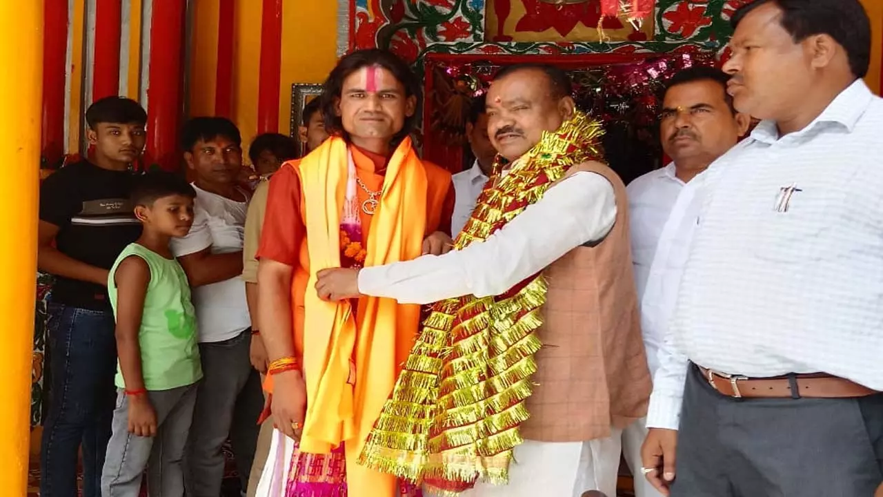 Guru Purnima festival is being celebrated with great pomp in Sravasti, devotees crowd in temples