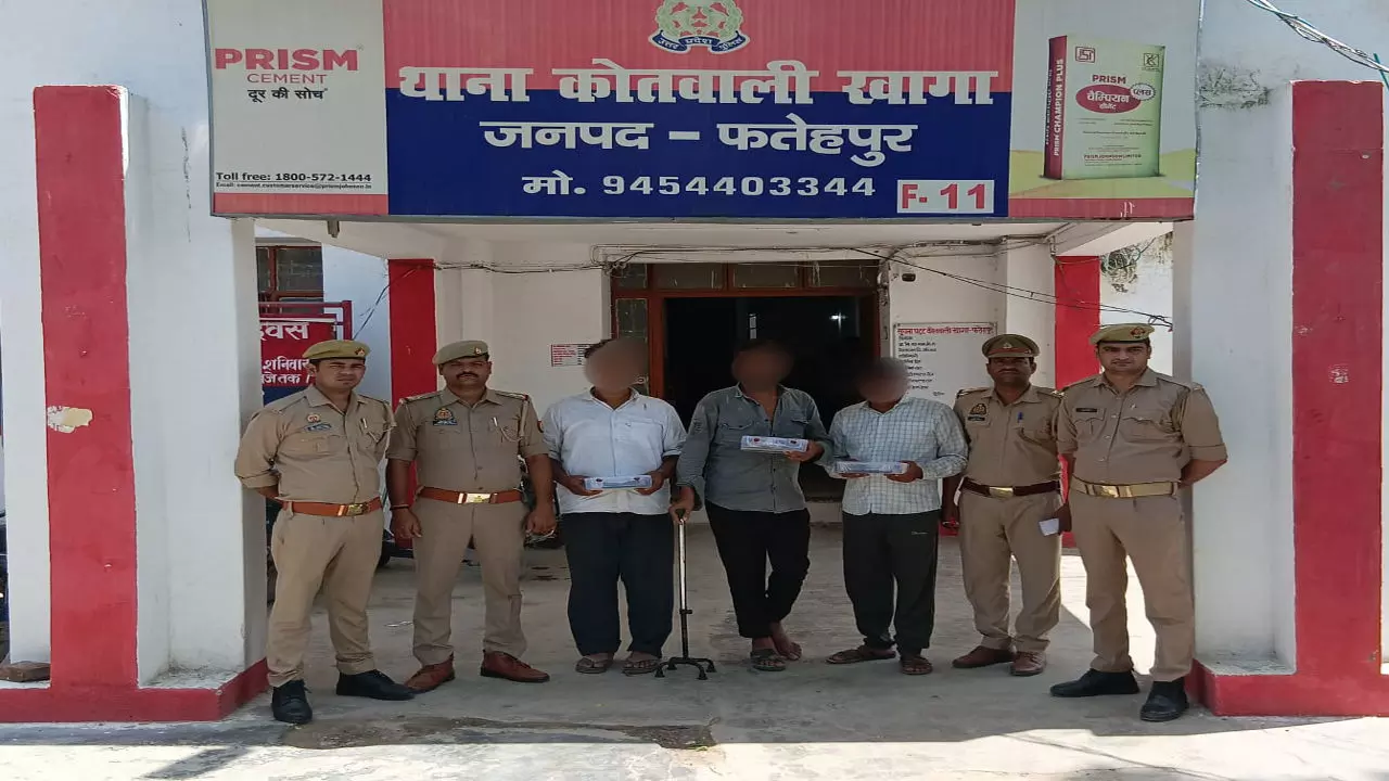 Fatehpur News: फतेहपुर में जाली नोट गिरोह का भंडाफोड़: सरगना समेत 3 गिरफ्तार, 1.50 लाख असली नकदी बरामद