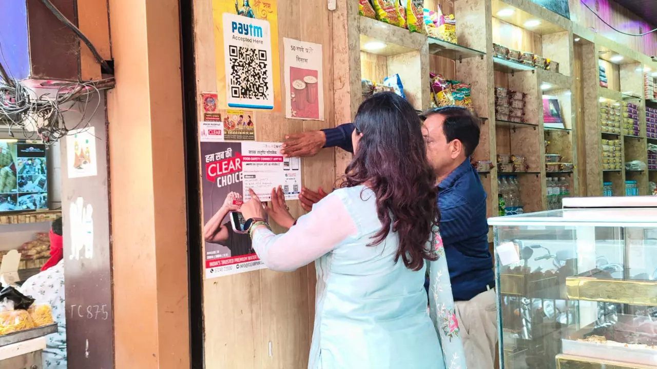 Barabanki News: सावन में श्रद्धा की बाढ़ के लिए तैयार लोधेश्वर धाम, प्रशासन अलर्ट मोड में — 6.67 लाख का जुर्माना, ढाबों पर लगे फीडबैक स्टिकर