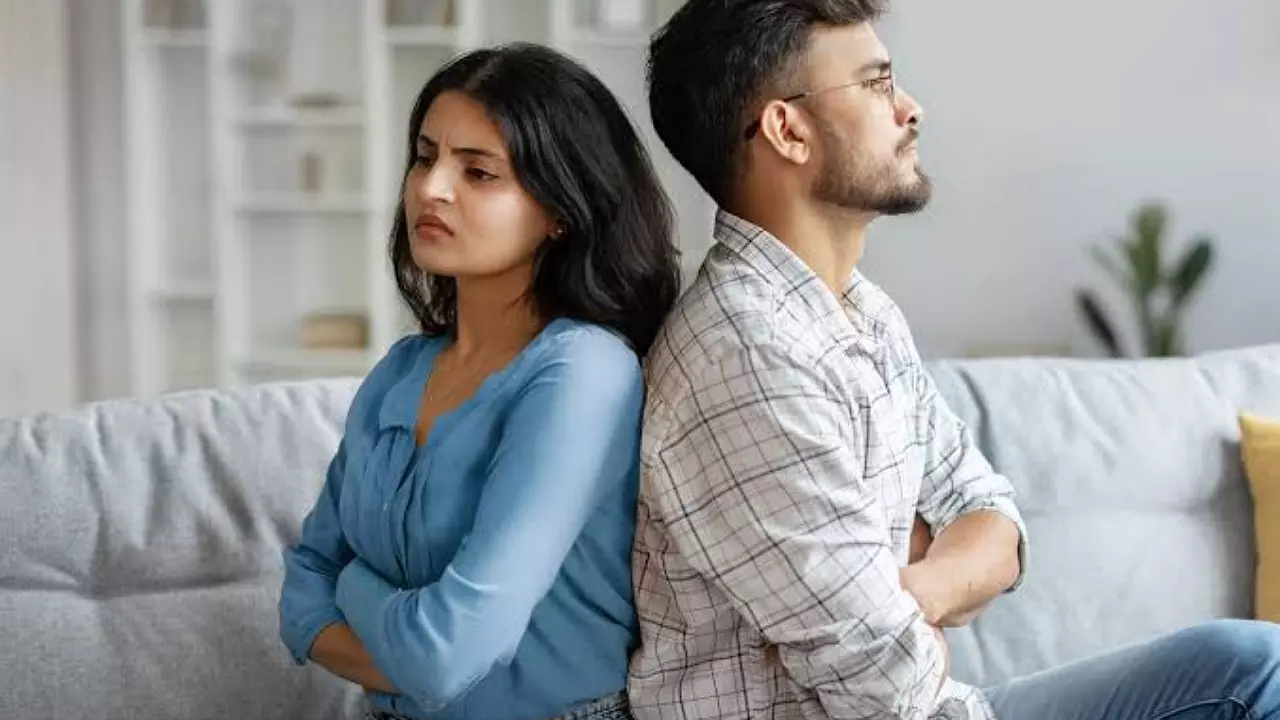 शादी के बाद क्यों खुश नहीं रहते पति-पत्नी, एक्सपर्ट से जानें क्यों आती है दूरियां?