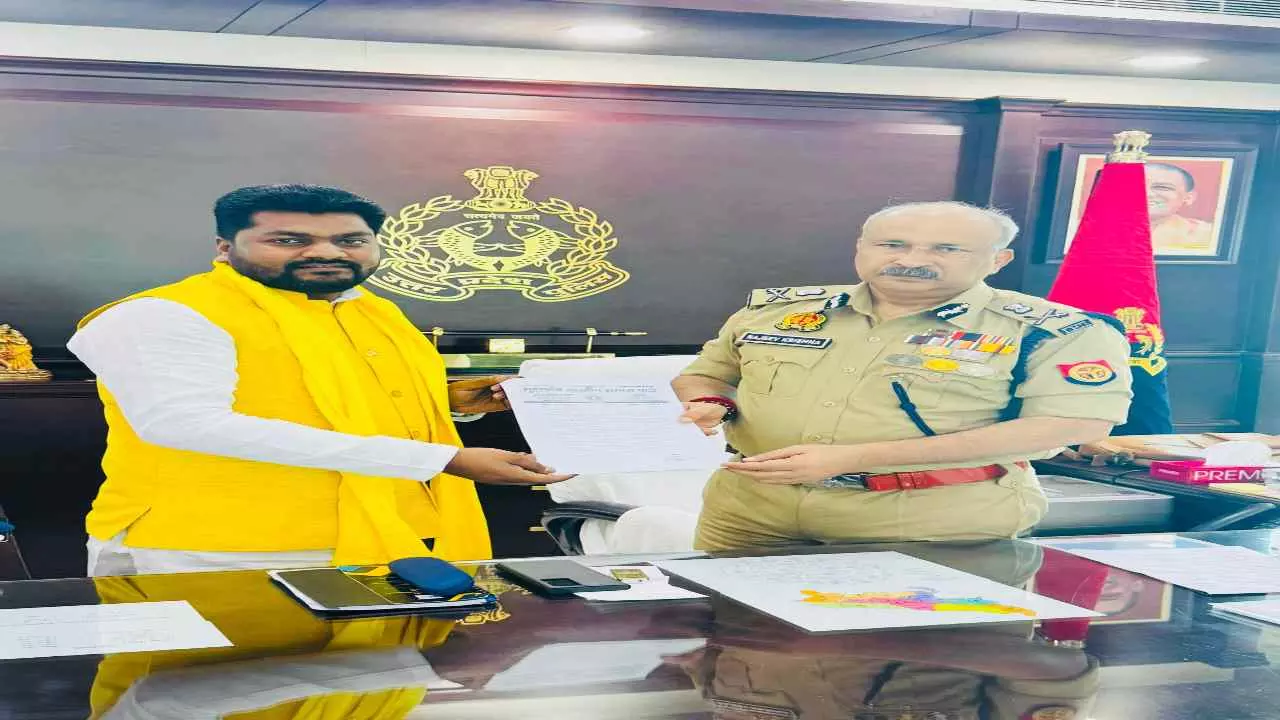 योगीराज में राजभरों पर गुंडाराज! वाराणसी मारपीट मामले पर अरविंद राजभर ने DGP से की मुलाकात, रखी ये मांगे