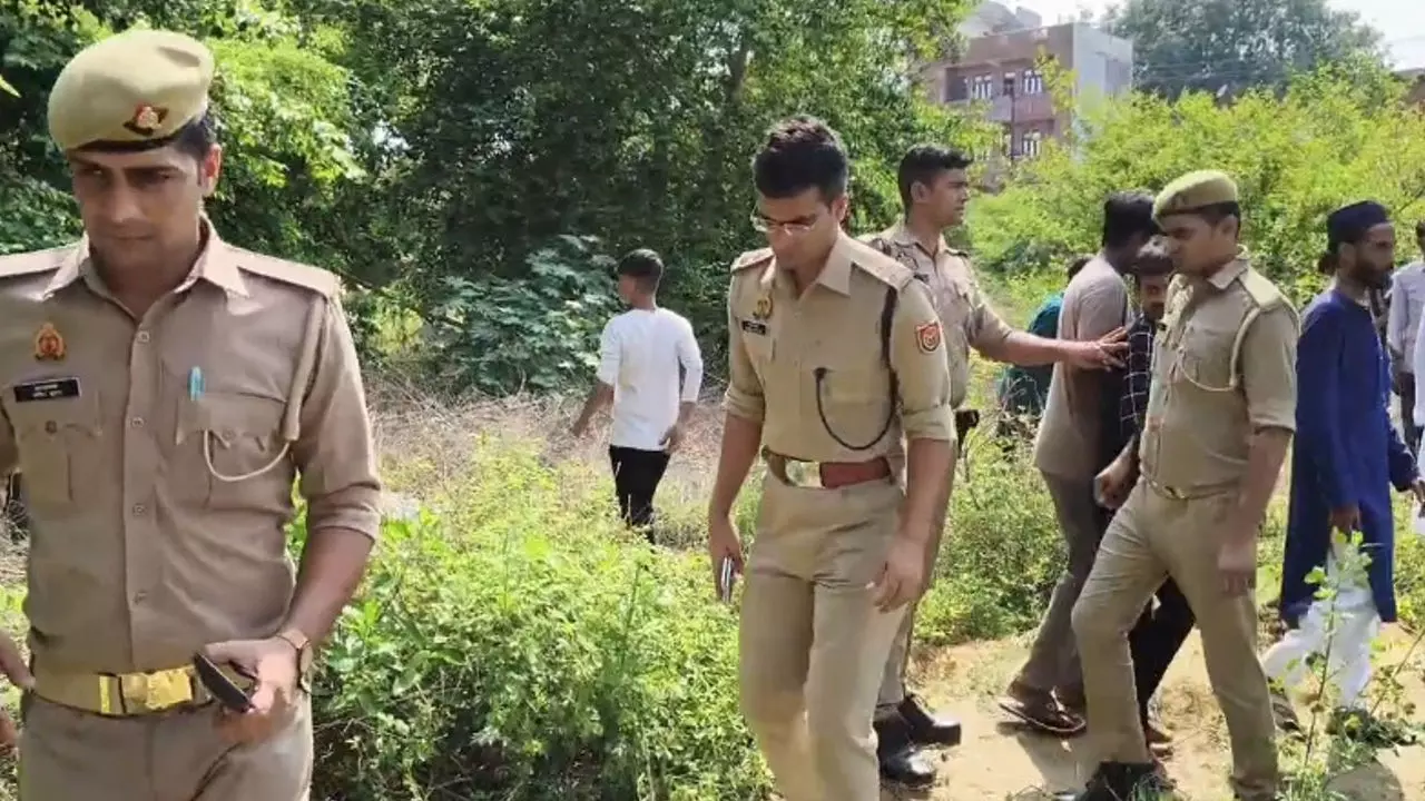 Aligarh News: कब्रिस्तान में मिला 20 वर्षीय युवक का शव, हत्या का आरोप प्रेमिका पर