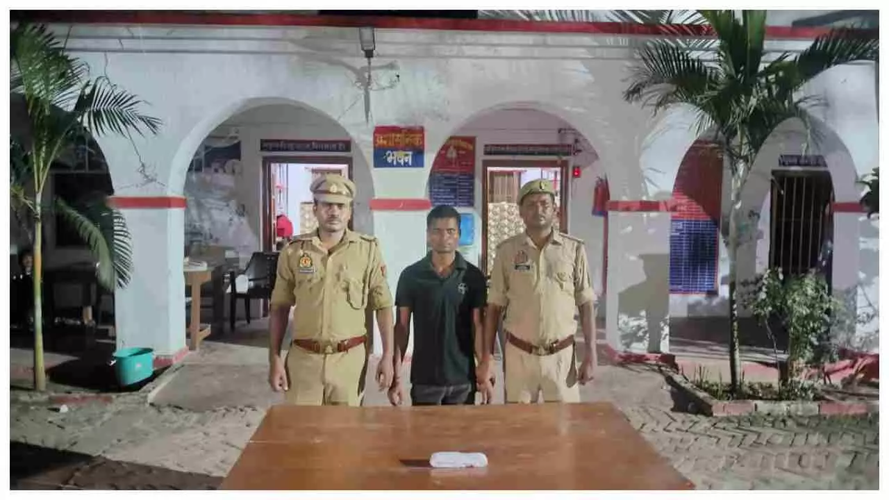 Shravasti News:  एसओजी और हरदत्त नगर गिरंट पुलिस की संयुक्त कार्रवाई, 15 हजार का इनामी बदमाश गिरफ्तार