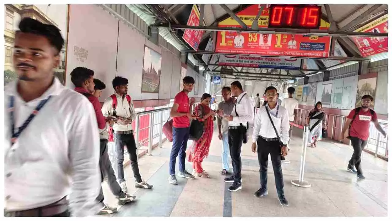 Chandauli News: डीडीयू मंडल में टिकट जांच का महाअभियान, 1500 यात्री पकड़े गए, ₹9 लाख का जुर्माना वसूला
