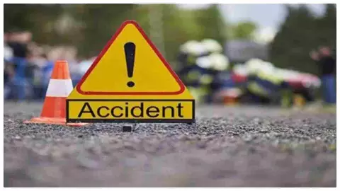 Etah News: तेज रफ्तार टेम्पो ने बाइक व कांवड़ यात्रियों को रौंदा, सात घायल, तीन की हालत गंभीर चालक फरार, पुलिस जांच में जुटी Etah News: तेज रफ्तार टेम्पो ने बाइक व कांवड़ यात्रियों को रौंदा, सात घायल, तीन की हालत गंभीर चालक फरार, पुलिस जांच में जुटी