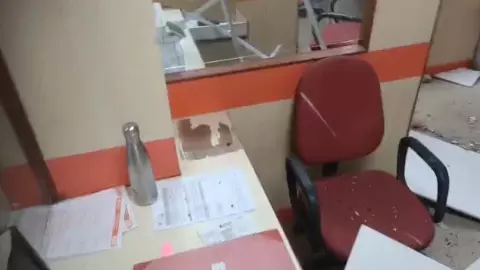 Raebareli News: बैंक ऑफ बड़ौदा की शाखा में गिरा फॉल सीलिंग, बड़ा हादसा टला Raebareli News: बैंक ऑफ बड़ौदा की शाखा में गिरा फॉल सीलिंग, बड़ा हादसा टला