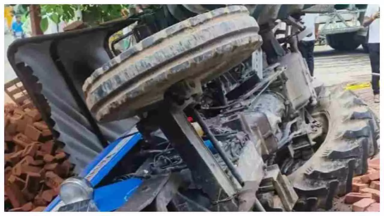 Meerut News: रोहटा सड़क हादसा: बाइक और ट्रैक्टर ट्रॉली की टक्कर में तीन युवकों की मौत