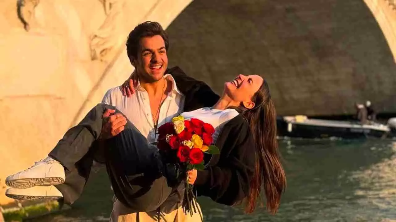 Ashish Chanchlani Girlfriend Elli AvrRam