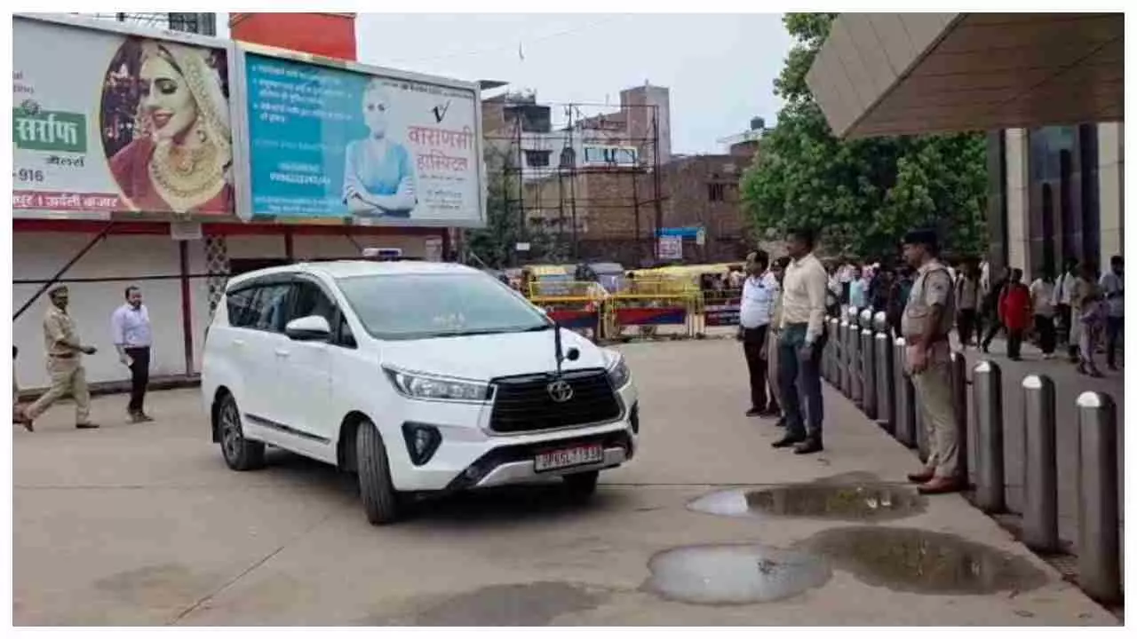 Chandauli News: कांवड़ यात्रा की तैयारियों की समीक्षा, डीएम-एसपी और रेलवे ने की संयुक्त बैठक