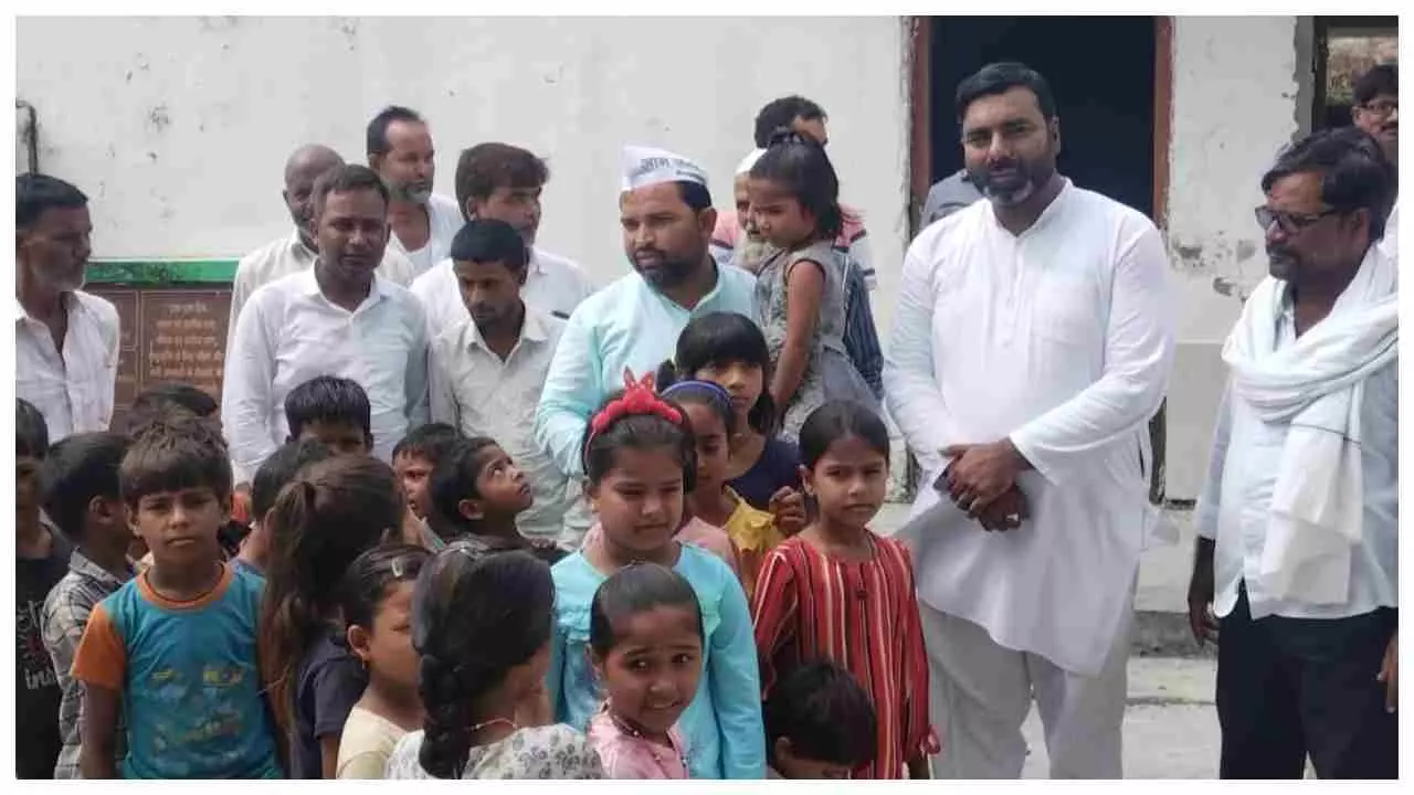 Siddharth Nagar News: बच्चों के भविष्य से खिलवाड़ न करे सरकार – इंजीनियर इमरान लतीफ