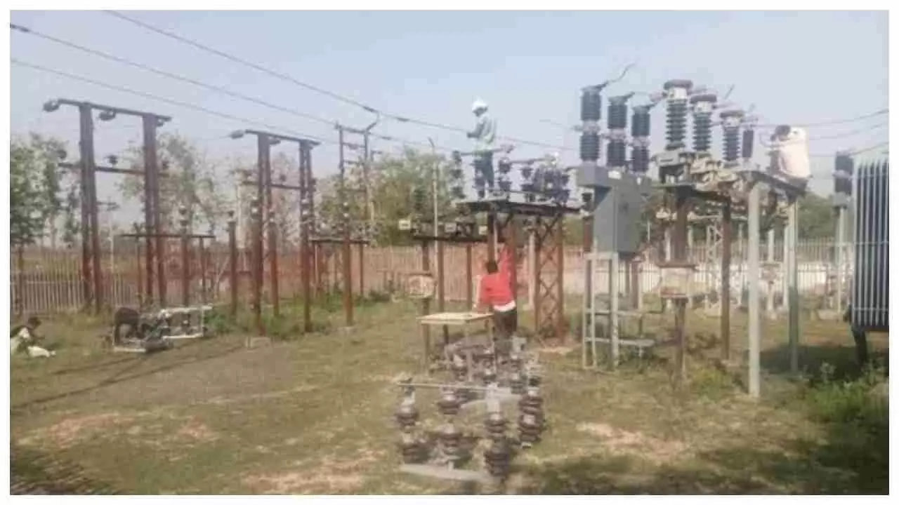 Shravasti News: उमस भरी गर्मी में बिजली कटौती से लोग बेहाल, DM-MP-MLA के निर्देश भी बेअसर