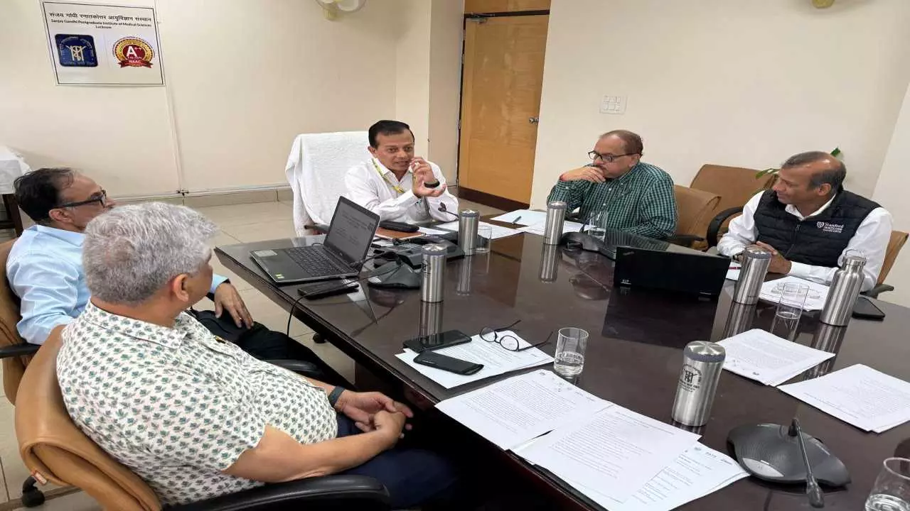 Principal Secretary of Medical Education  Parth Sarthi Sen Sharma Took Meeting
