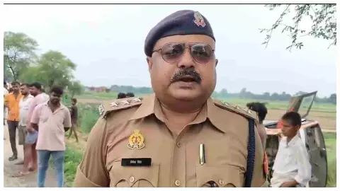 Jaunpur News: डंपर को क्रॉस करते समय पलटी बस, कई यात्री घायल Jaunpur News: डंपर को क्रॉस करते समय पलटी बस, कई यात्री घायल