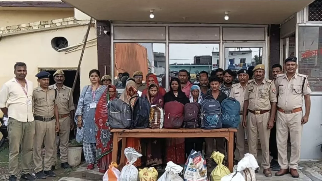 Chandauli News: चंदौली में पुलिस और आरपीएफ की बड़ी कार्रवाई, 1.20 लाख की अवैध शराब के साथ सात महिलाओं सहित 13 तस्कर गिरफ्तार